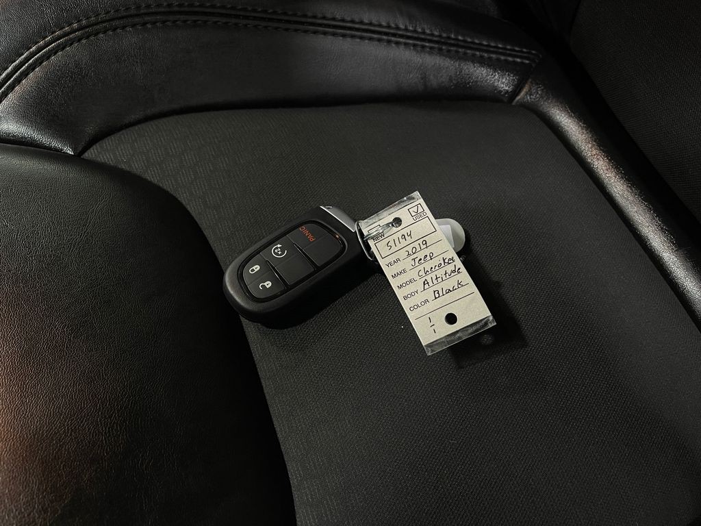 2019 Jeep Cherokee Image 36