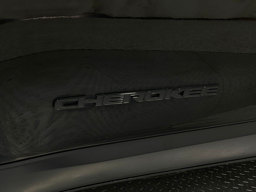 2019 Jeep Cherokee Image 38