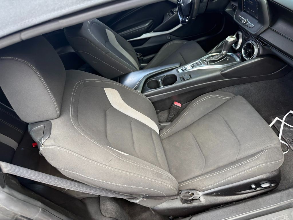 2019 Chevrolet Camaro Image 8