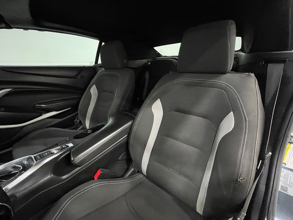 2019 Chevrolet Camaro Image 12