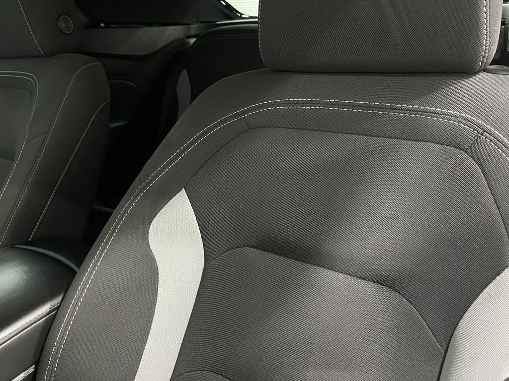 2019 Chevrolet Camaro Image 16