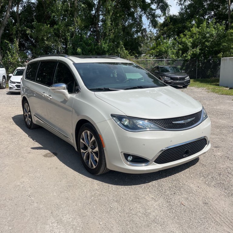 2020 Chrysler Pacifica Image 1