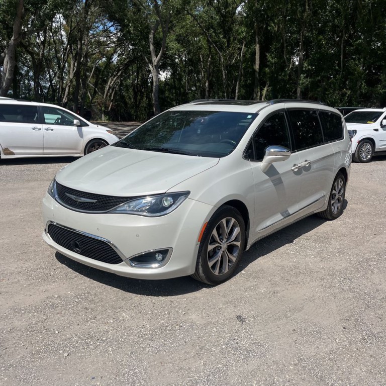 2020 Chrysler Pacifica Image 3