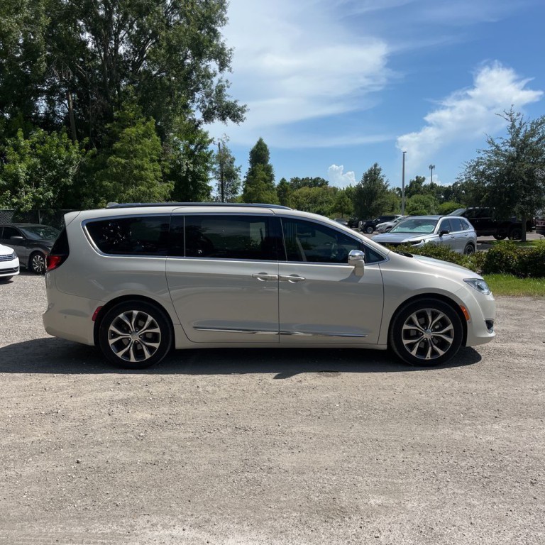 2020 Chrysler Pacifica Image 4