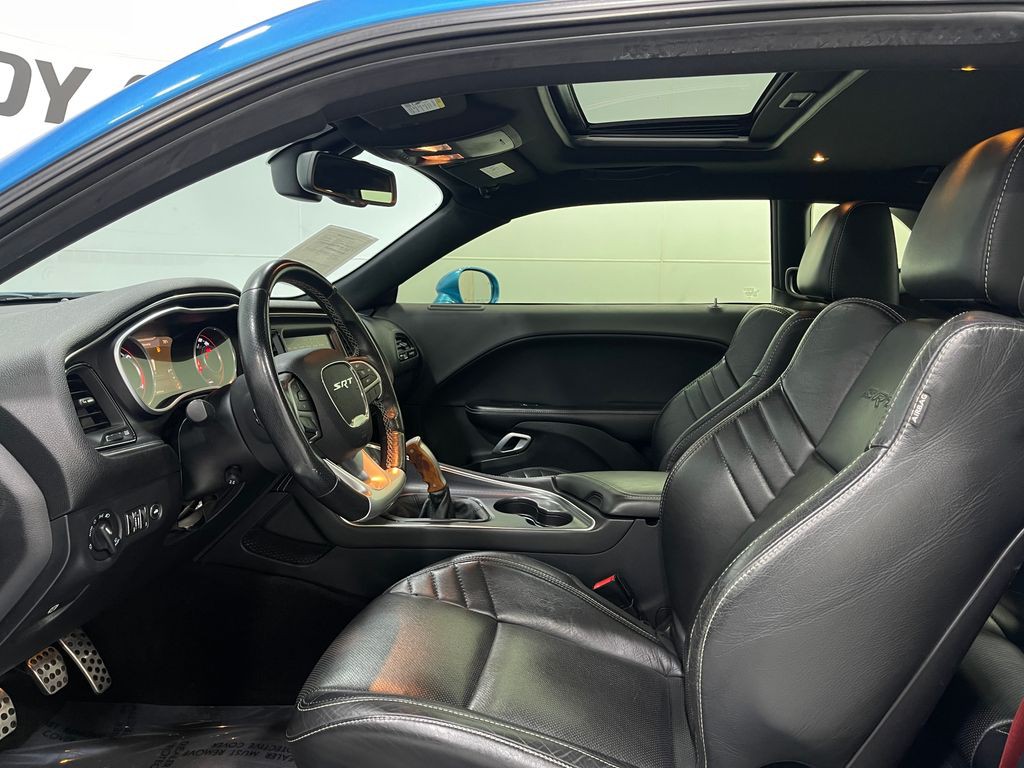2016 Dodge Challenger Image 14