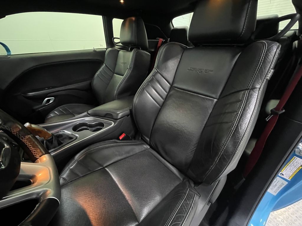 2016 Dodge Challenger Image 15