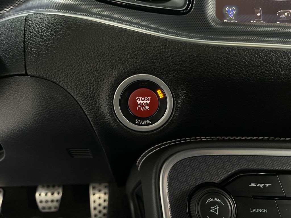 2016 Dodge Challenger Image 21