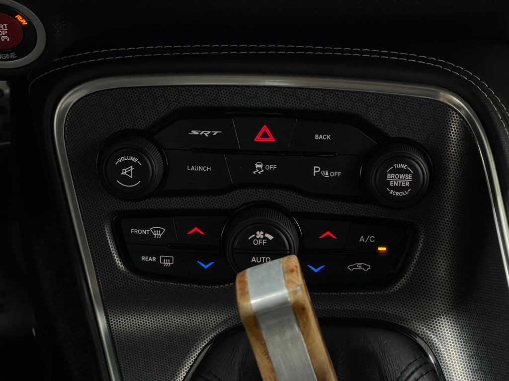2016 Dodge Challenger Image 25