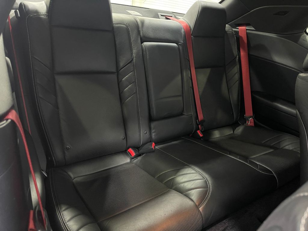 2016 Dodge Challenger Image 31