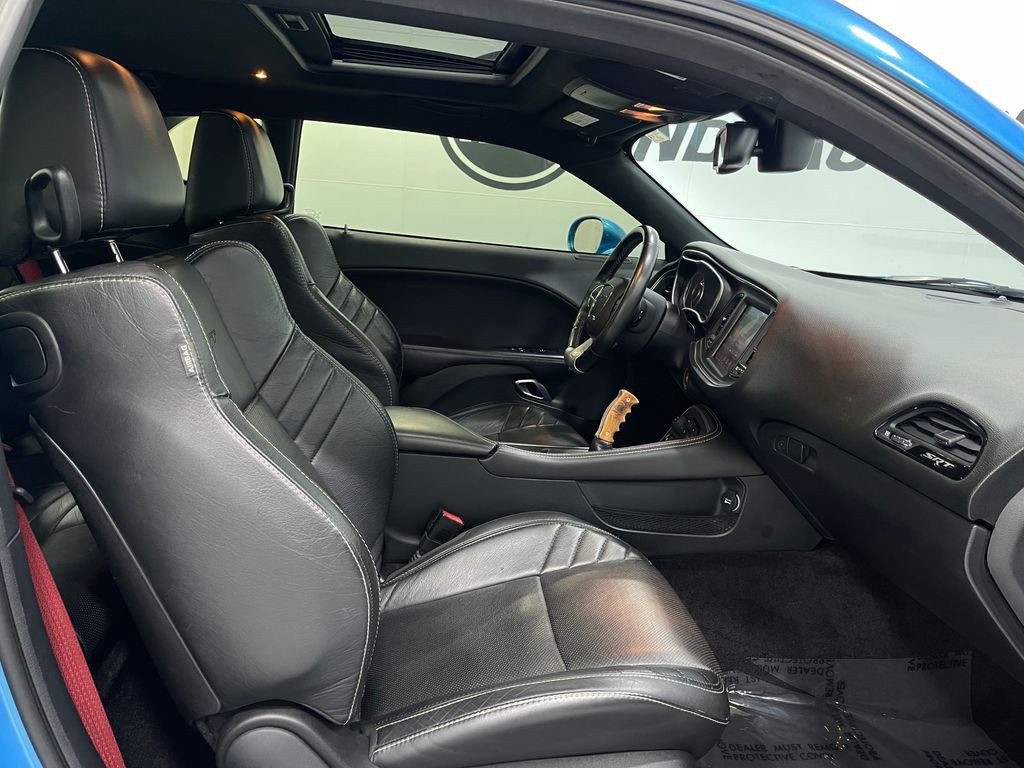 2016 Dodge Challenger Image 32