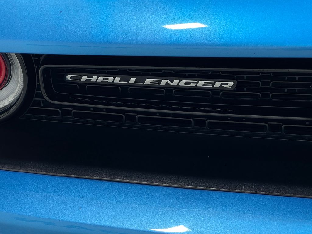 2016 Dodge Challenger Image 38
