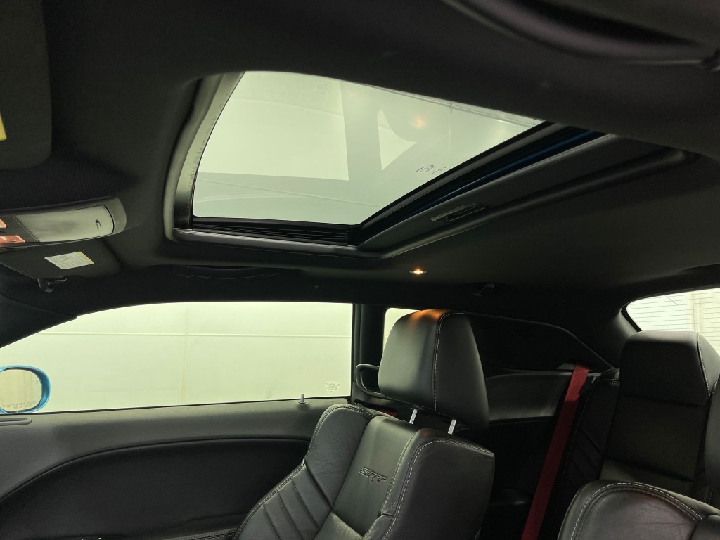 2016 Dodge Challenger Image 12