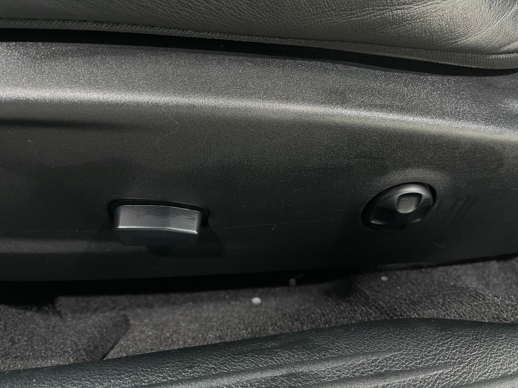 2016 Dodge Challenger Image 18