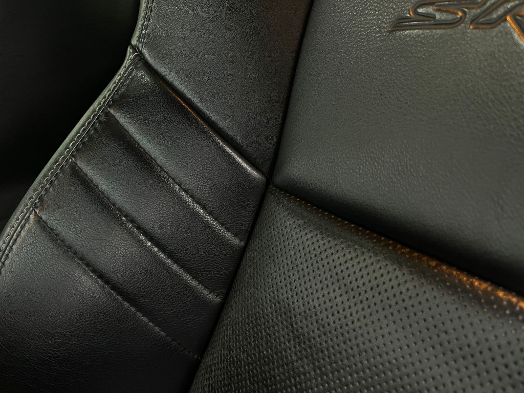 2016 Dodge Challenger Image 19