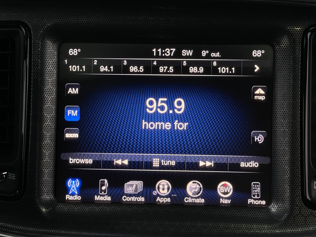 2016 Dodge Challenger Image 25