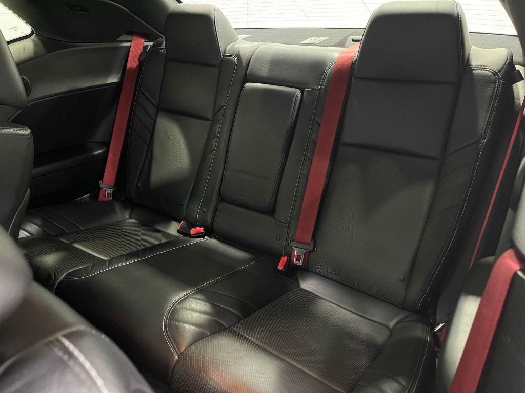 2016 Dodge Challenger Image 31
