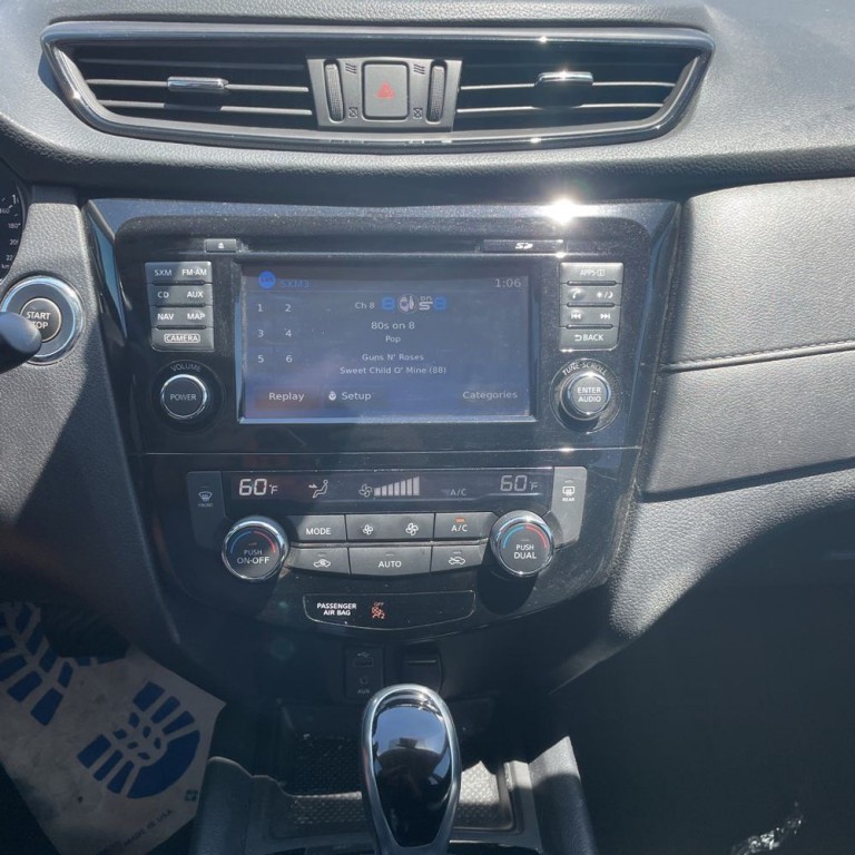 2017 Nissan Rogue Image 16