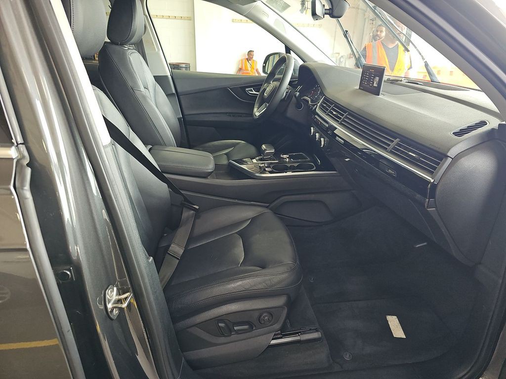 2018 Audi Q7 Image 9