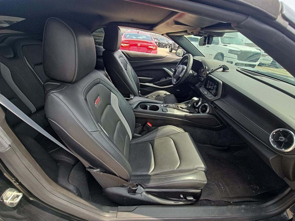 2018 Chevrolet Camaro Image 8