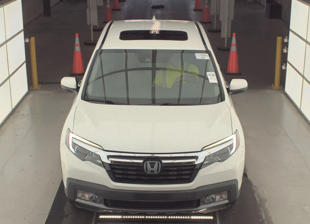 2020 Honda Ridgeline Image 2