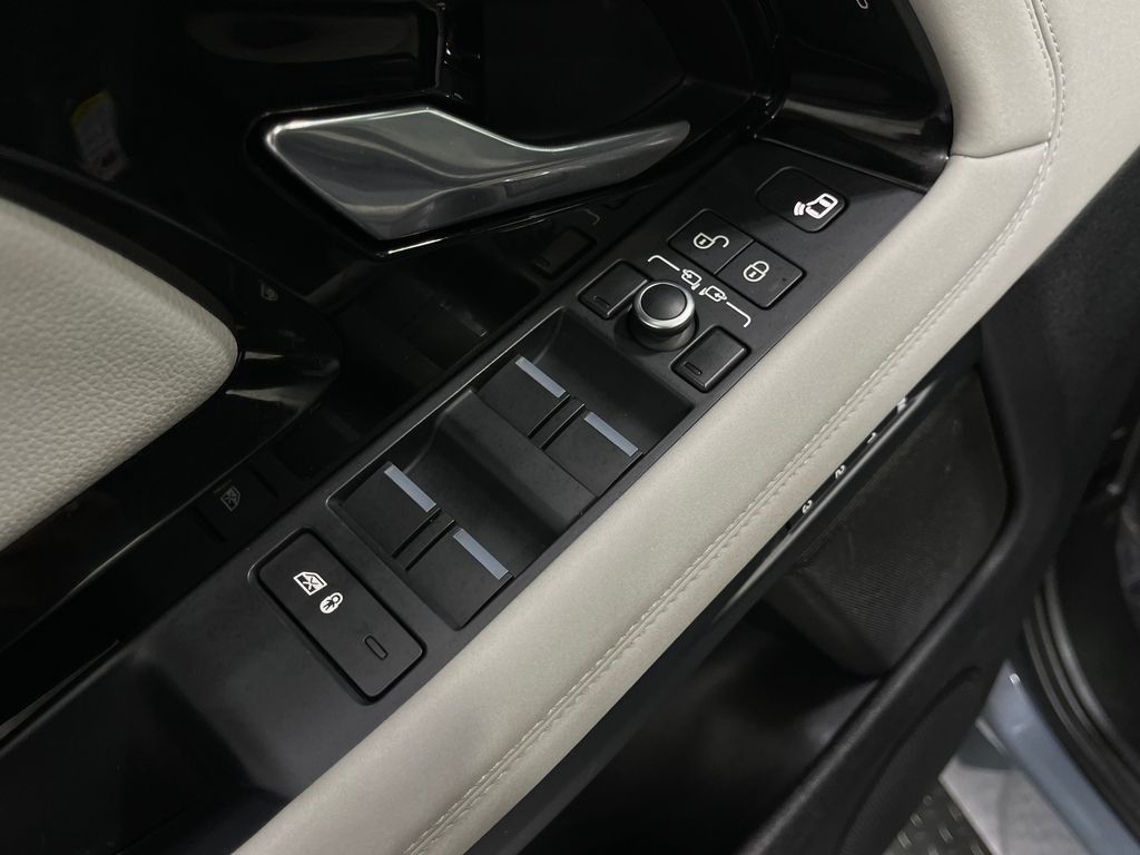 2020 Land Rover Range Rover Evoque Image 16