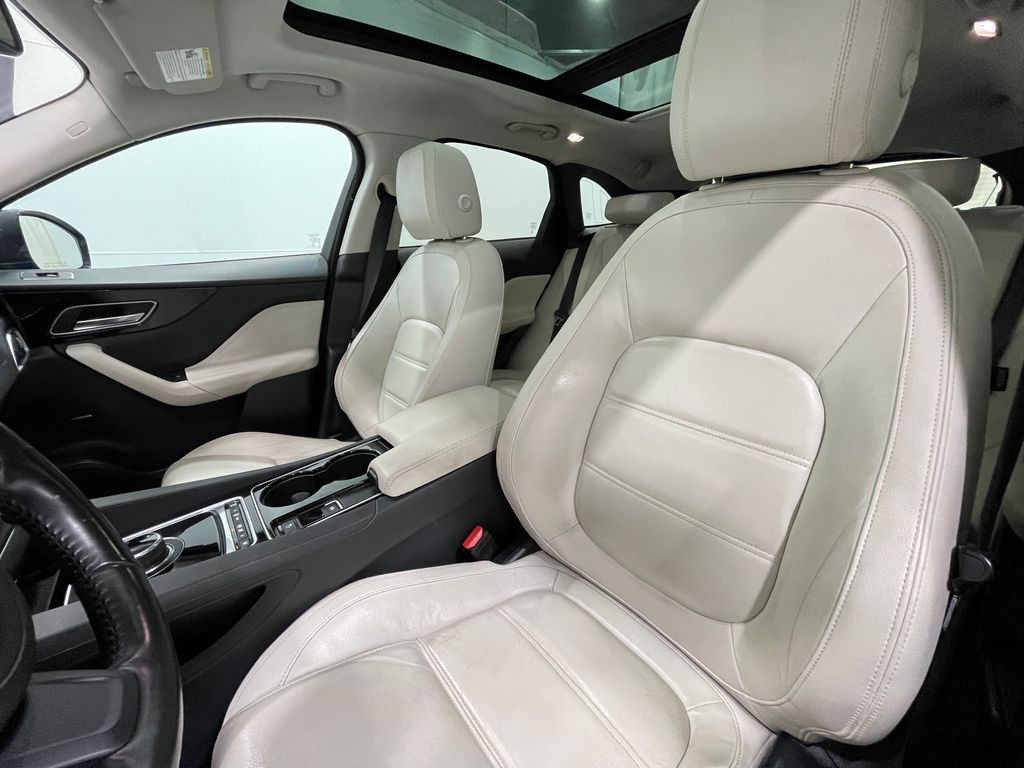 2017 Jaguar F-PACE Image 15