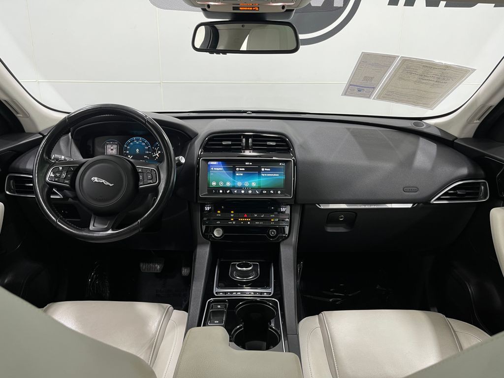 2017 Jaguar F-PACE Image 20