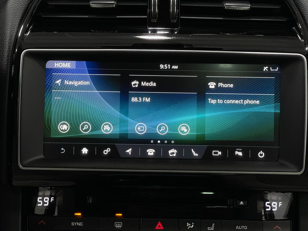 2017 Jaguar F-PACE Image 25