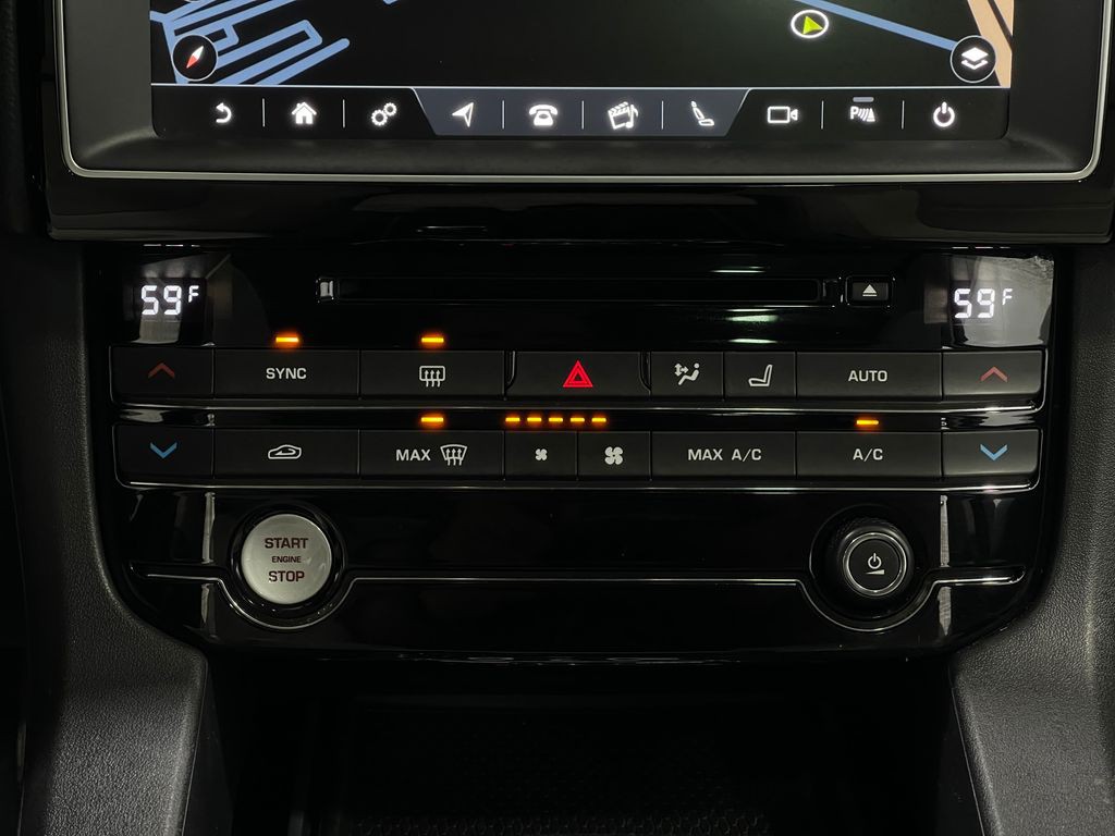 2017 Jaguar F-PACE Image 26