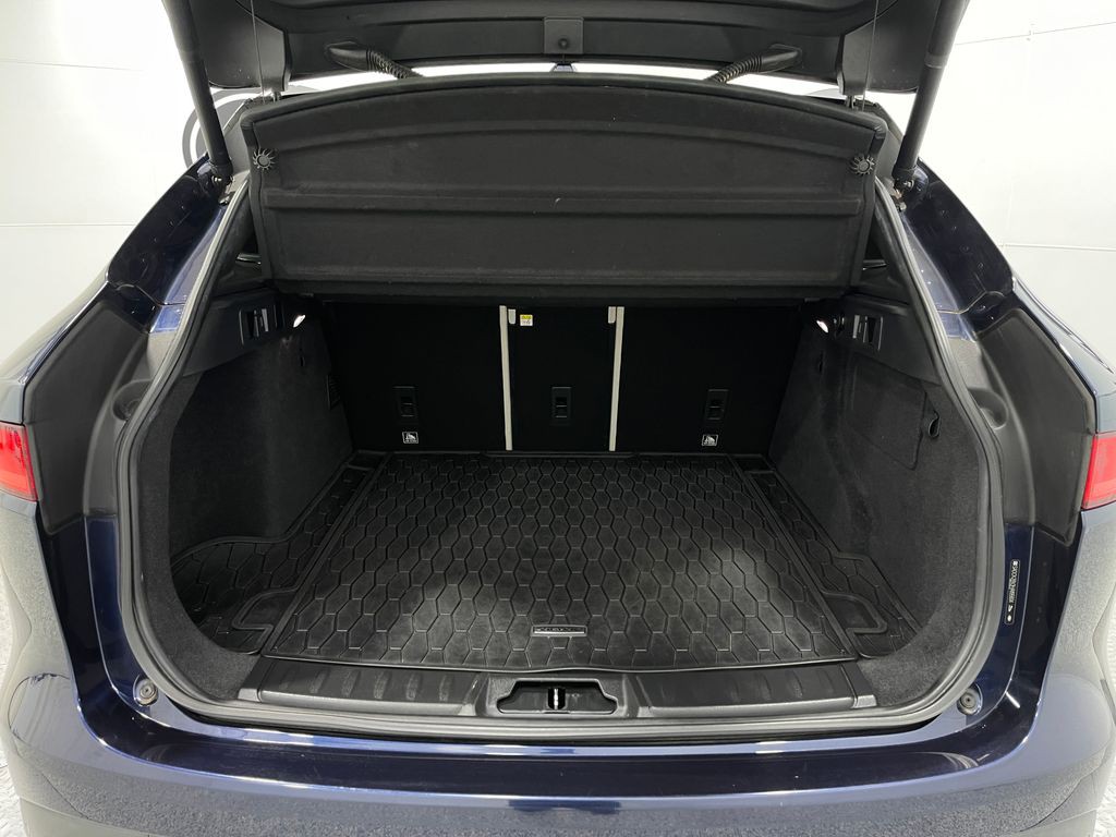 2017 Jaguar F-PACE Image 27