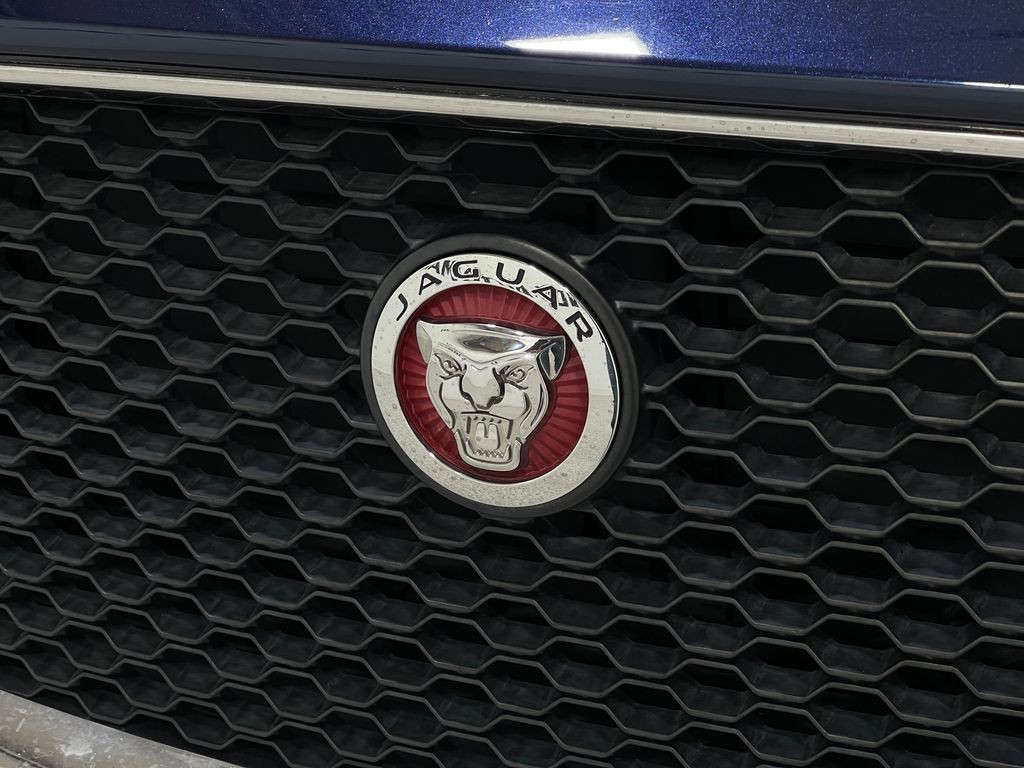 2017 Jaguar F-PACE Image 39