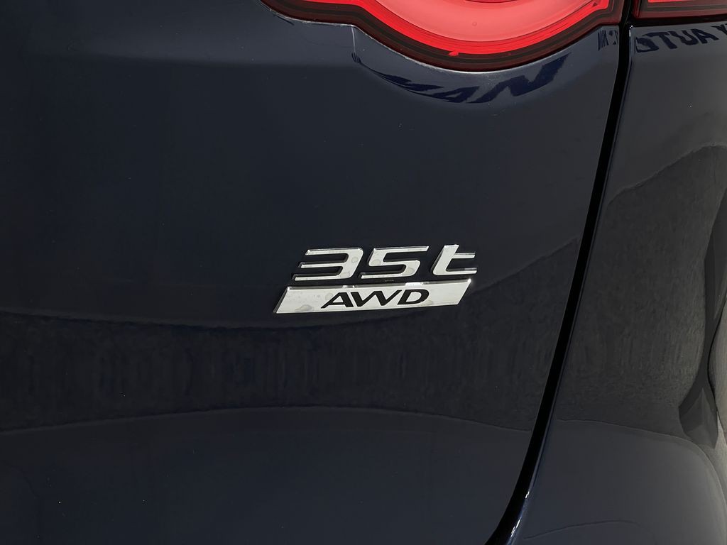 2017 Jaguar F-PACE Image 41