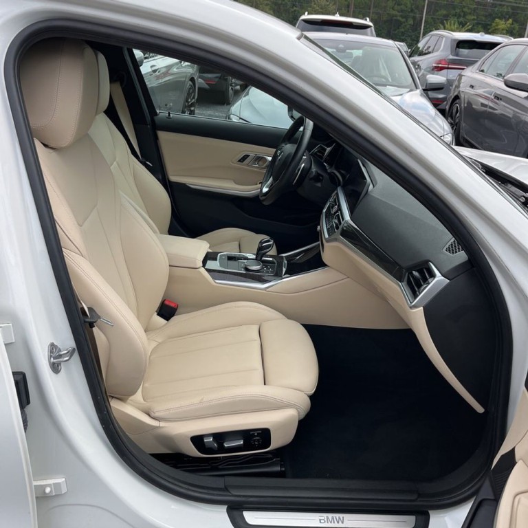2019 BMW 3 Series Image 12