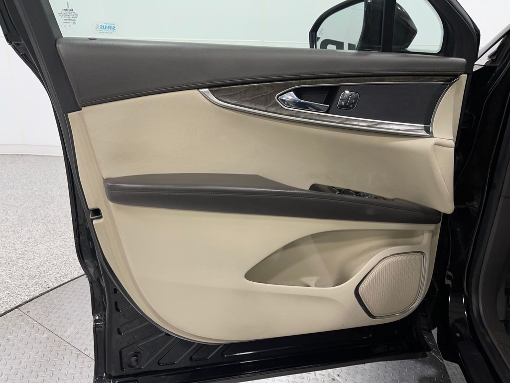 2017 Lincoln MKX Image 16