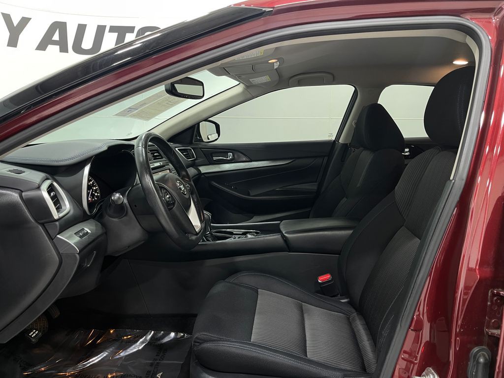 2017 Nissan Maxima Image 12