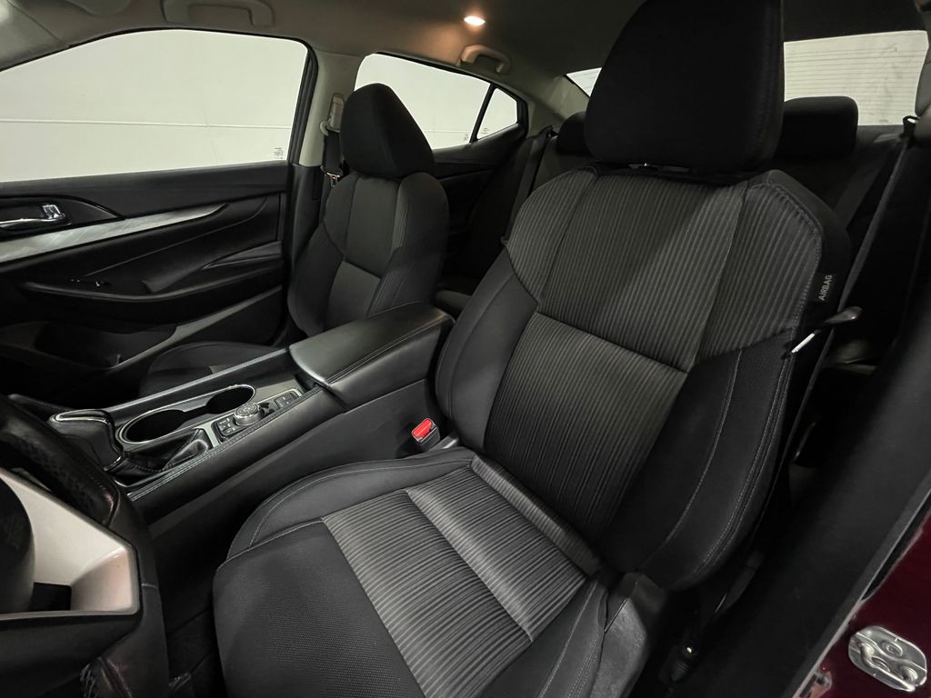 2017 Nissan Maxima Image 13