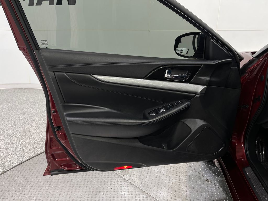 2017 Nissan Maxima Image 14