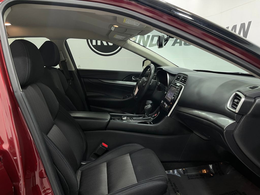 2017 Nissan Maxima Image 30