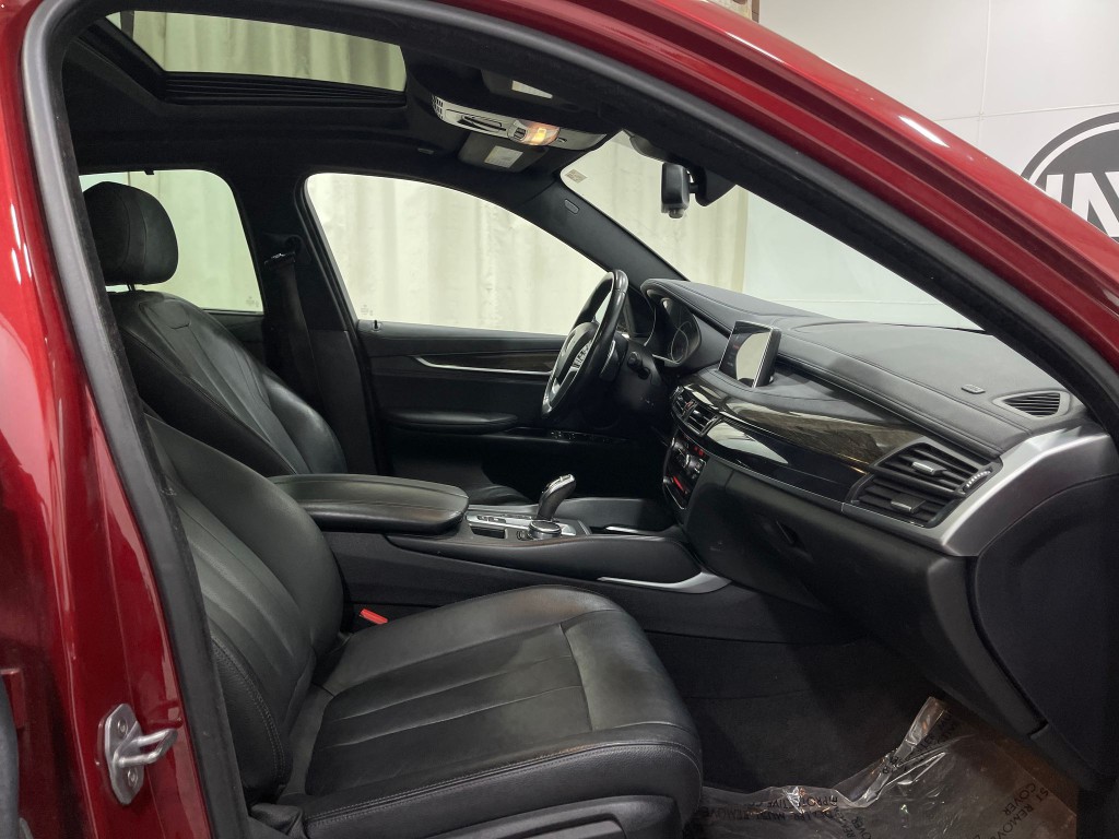 2019 BMW X6 Image 32
