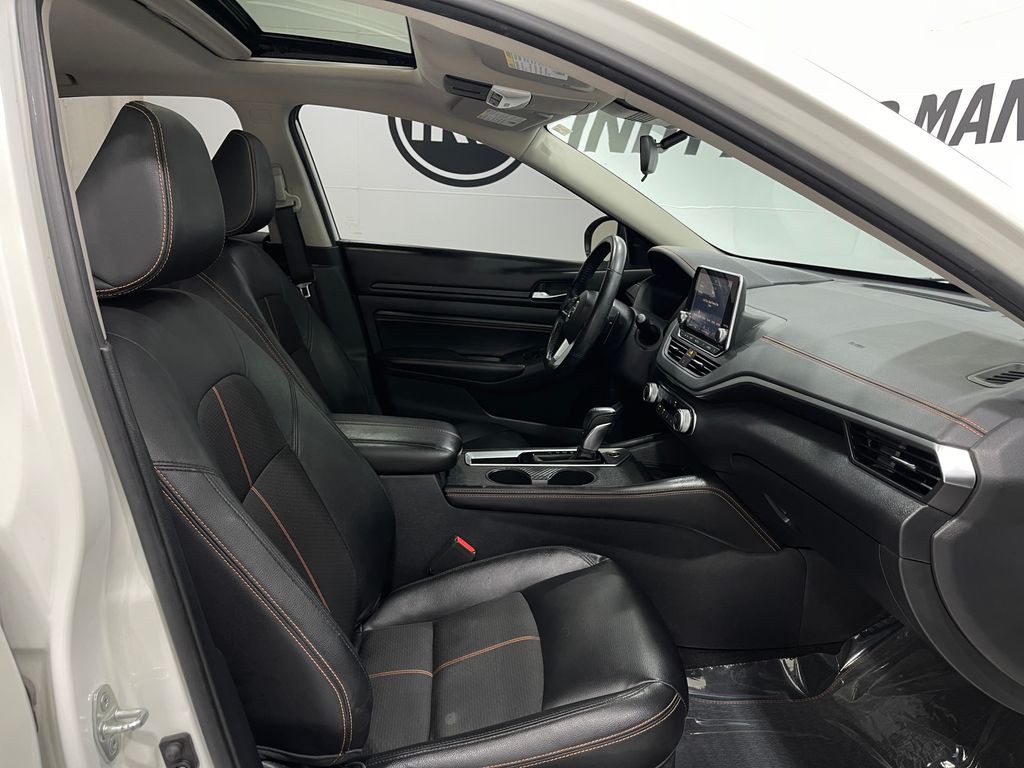 2020 Nissan Altima Image 32