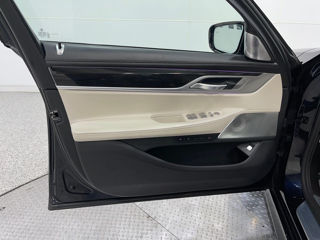 2021 BMW 7 Series Image 16