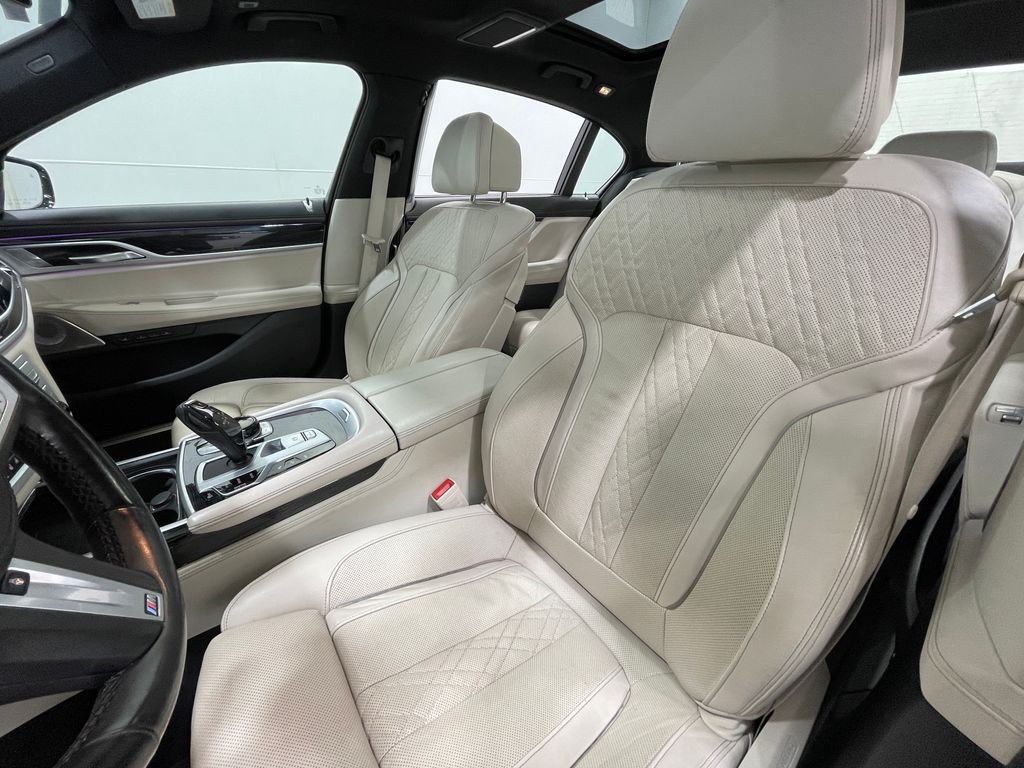 2021 BMW 7 Series Image 15