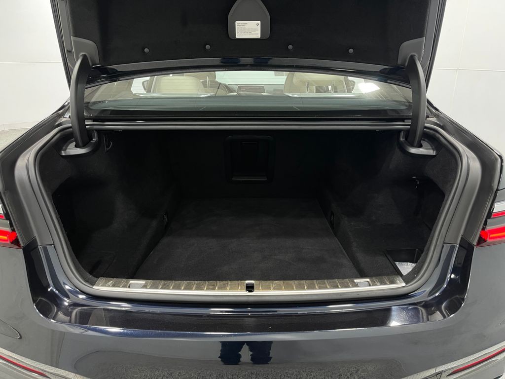 2021 BMW 7 Series Image 26
