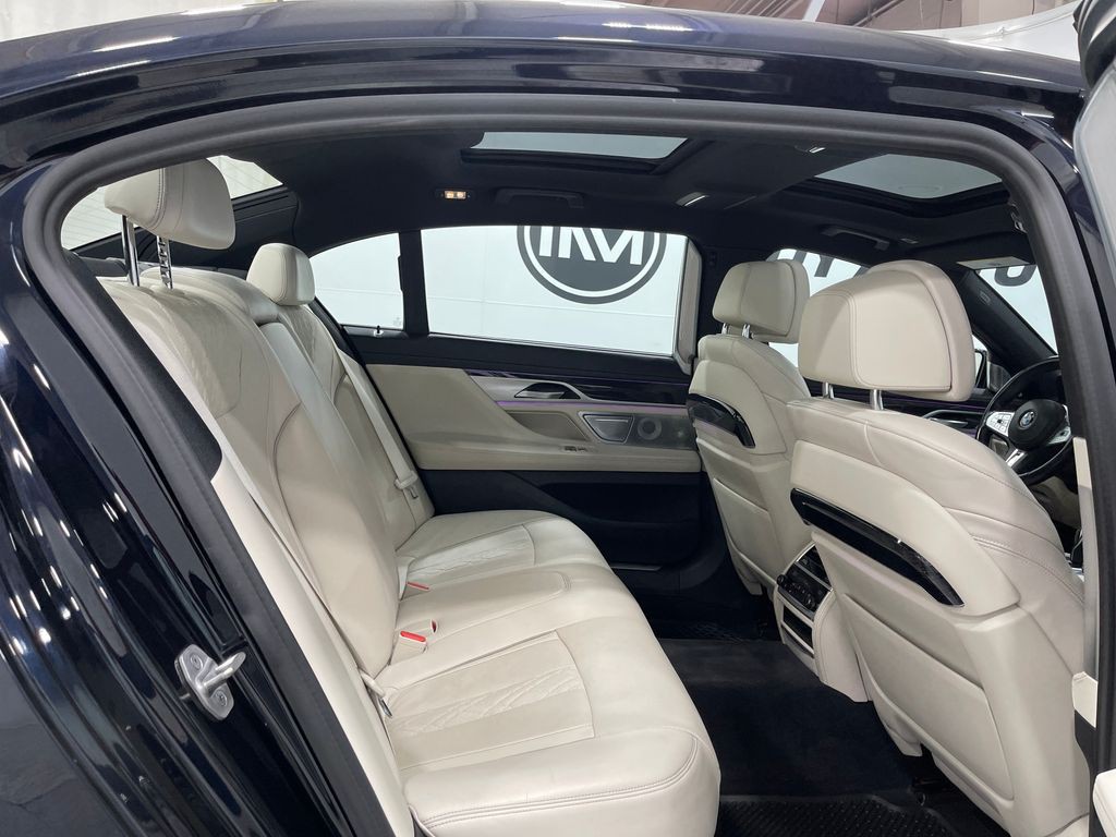 2021 BMW 7 Series Image 31