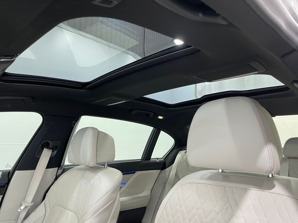 2021 BMW 7 Series Image 12