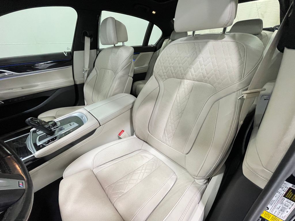 2021 BMW 7 Series Image 15