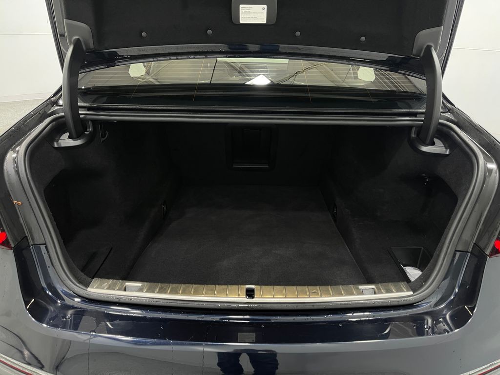 2021 BMW 7 Series Image 27