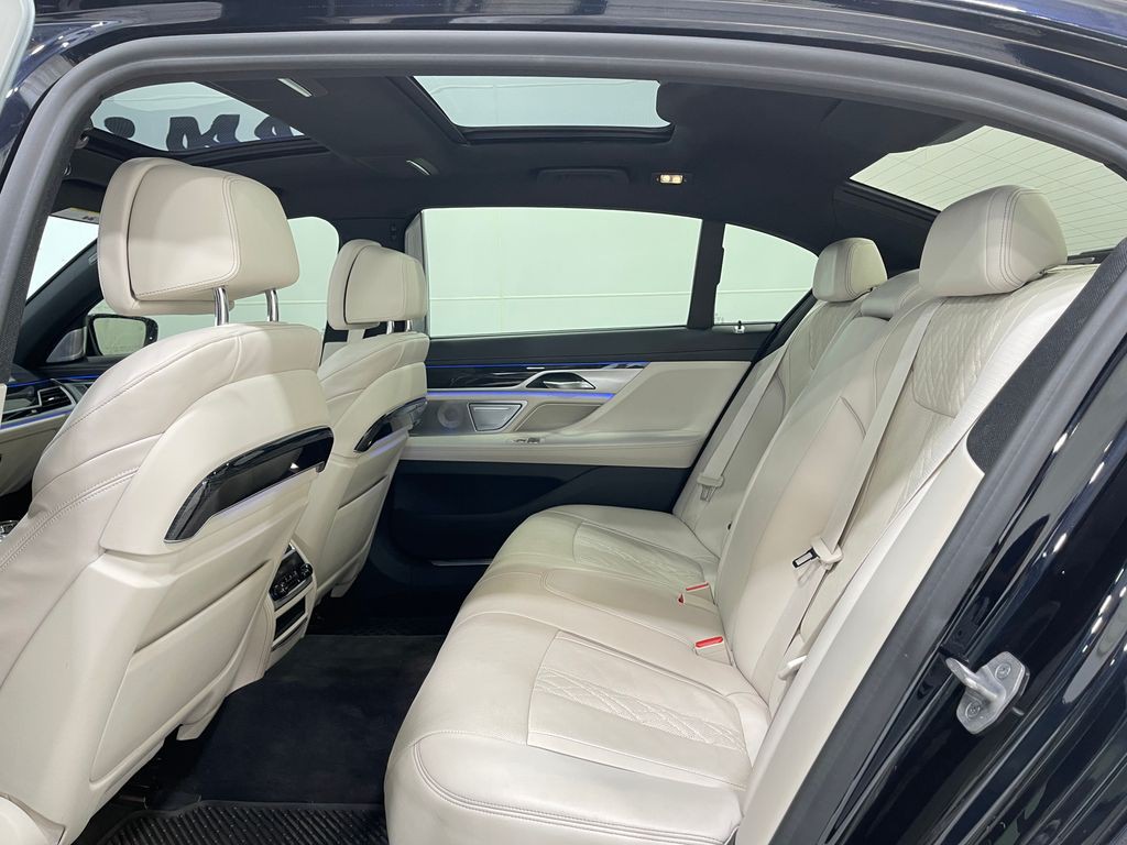 2021 BMW 7 Series Image 31