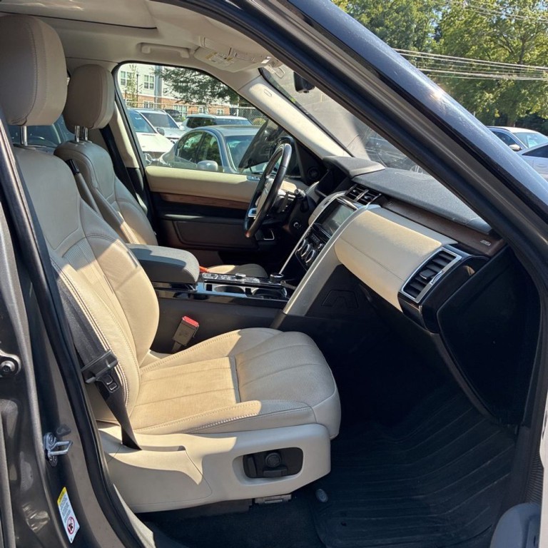 2018 Land Rover Discovery Image 9