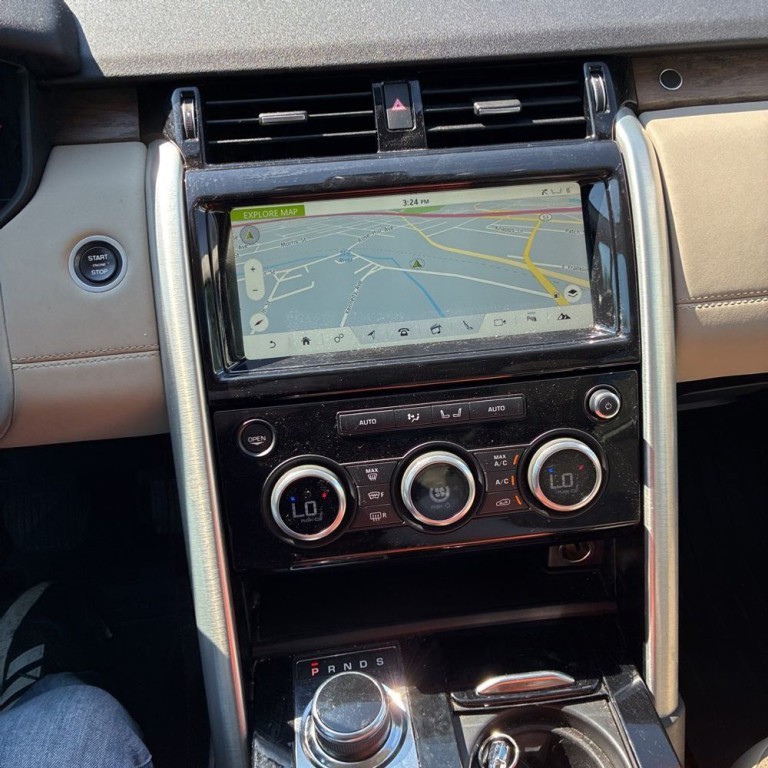 2018 Land Rover Discovery Image 13